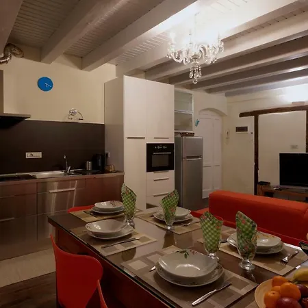 Ferienwohnung House 41, Nuovo In Borgo Storico Bergamo Exterior foto